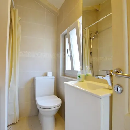 Grisia Apartment *