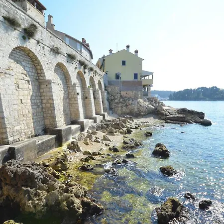 Apartment Grisia *