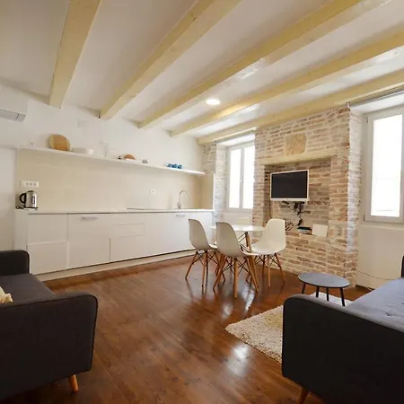 Apartment Grisia *